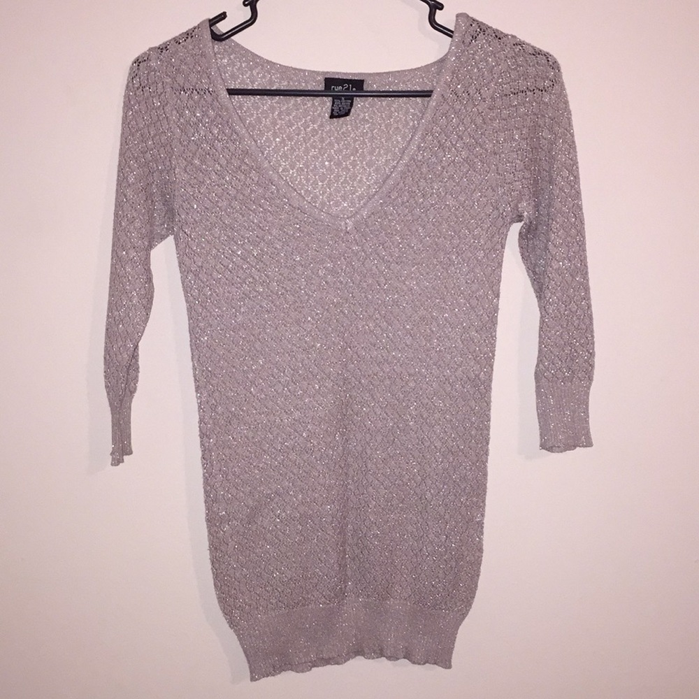 Mid-sleeve top